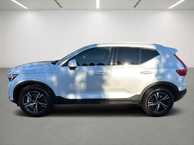 2025 Volvo XC40 B5 Core Bright Theme