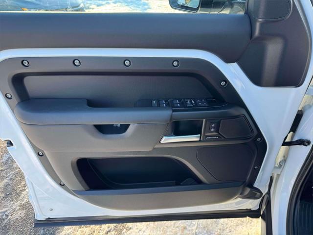 2025 Land Rover Defender 110 P300