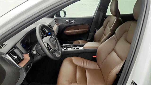 2023 Volvo XC60 B5 Plus Dark Theme