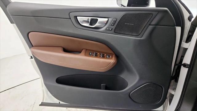 2023 Volvo XC60 B5 Plus Dark Theme