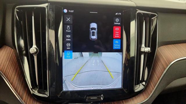 2023 Volvo XC60 B5 Plus Dark Theme