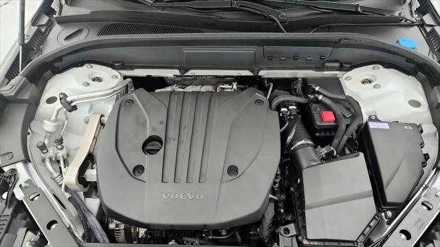 2023 Volvo XC60 B5 Plus Dark Theme