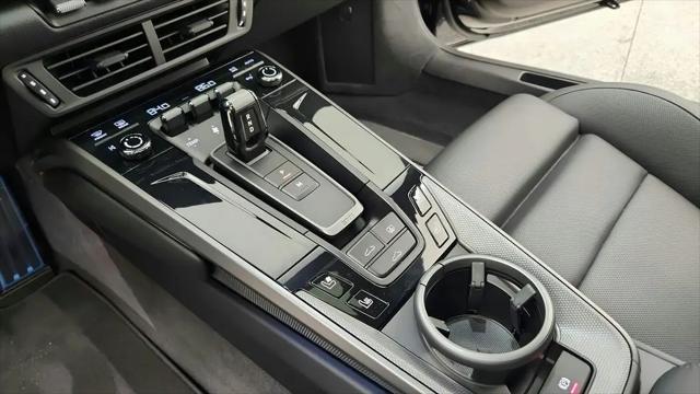 2025 Porsche 911 Carrera