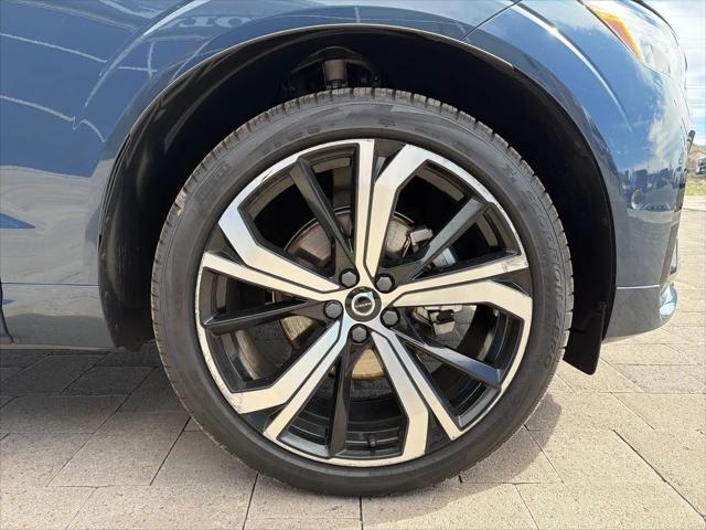 2024 Volvo XC60 B5 Ultimate Dark Theme