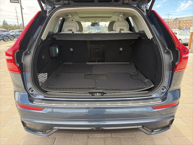 2024 Volvo XC60 B5 Ultimate Dark Theme