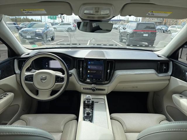 2024 Volvo XC60 B5 Ultimate Dark Theme