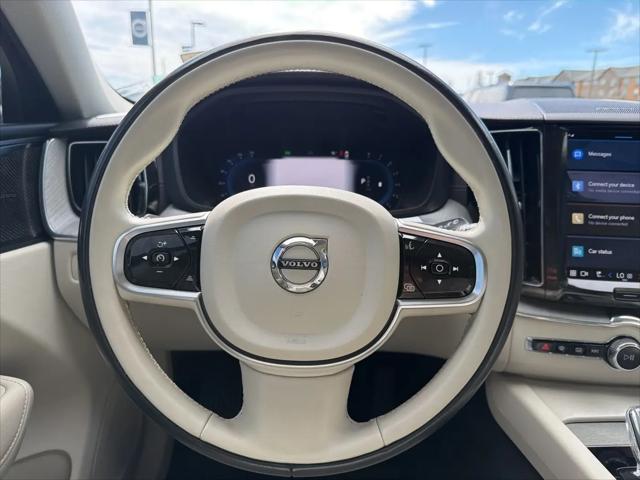 2024 Volvo XC60 B5 Ultimate Dark Theme
