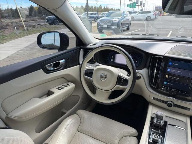 2024 Volvo XC60 B5 Ultimate Dark Theme