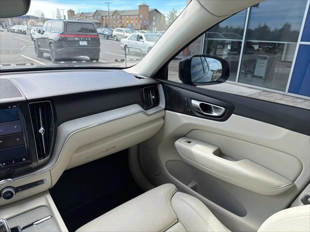 2024 Volvo XC60 B5 Ultimate Dark Theme