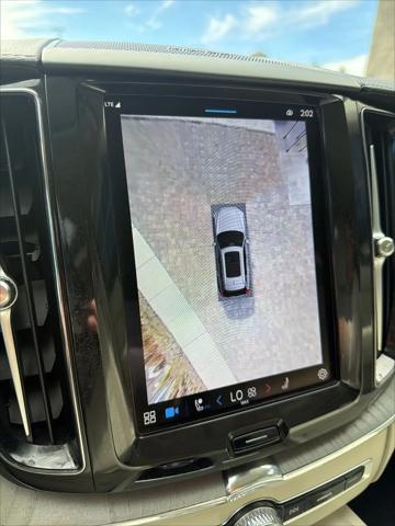 2024 Volvo XC60 B5 Ultimate Dark Theme