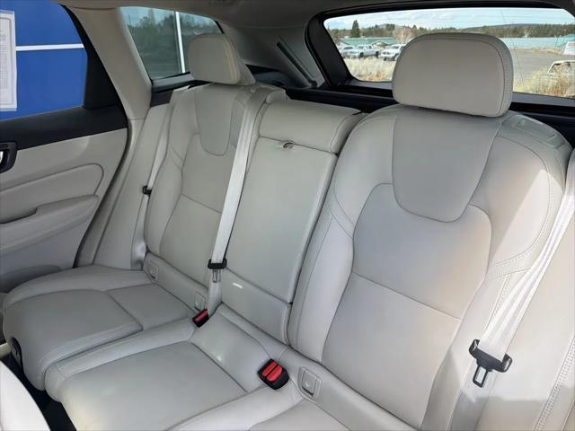 2024 Volvo XC60 B5 Ultimate Dark Theme