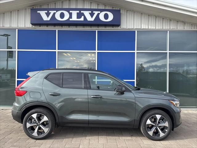 2026 Volvo XC40 Plus, B5 AWD Gas (mild hybrid), Dark