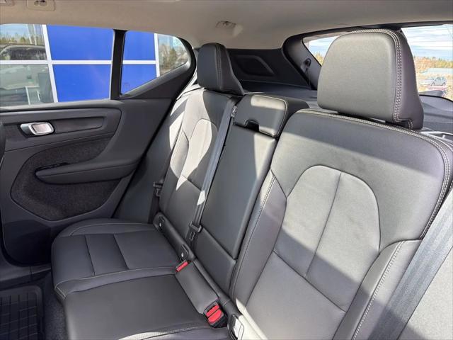 2026 Volvo XC40 Plus, B5 AWD Gas (mild hybrid), Dark