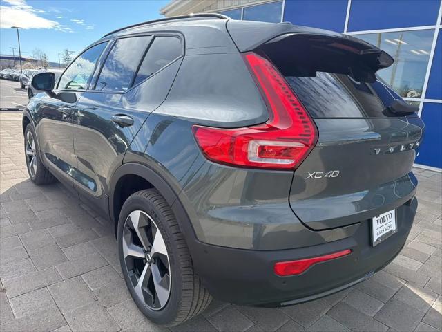 2026 Volvo XC40 Plus, B5 AWD Gas (mild hybrid), Dark