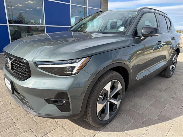 2026 Volvo XC40 Plus, B5 AWD Gas (mild hybrid), Dark