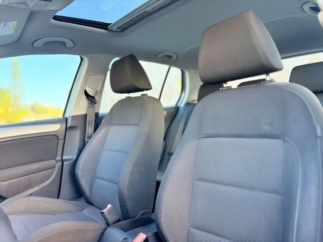 2011 Volkswagen Golf 2.5L 4-Door