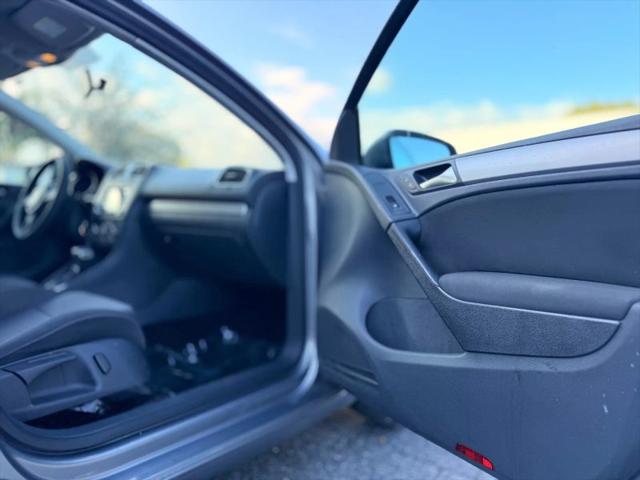 2011 Volkswagen Golf 2.5L 4-Door
