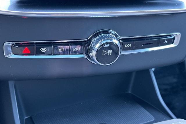 2026 Volvo XC90 Plus, B5 AWD Gas (mild hybrid), Gasoline, Bright, 7 Seats