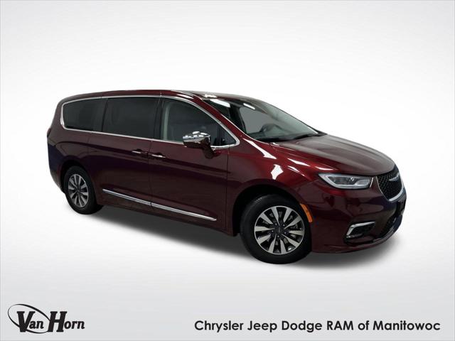 2022 Chrysler Pacifica Hybrid Limited for sale in Manitowoc, WI