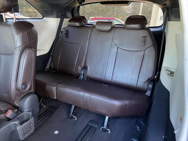 2022 Toyota Sienna Platinum