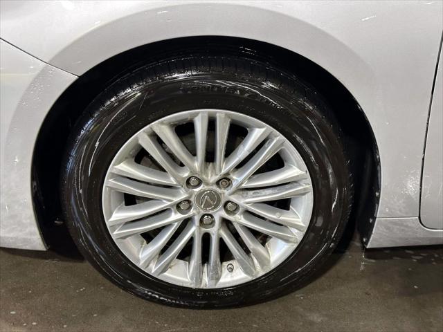 2013 Lexus ES 350 4dr Sdn [5]