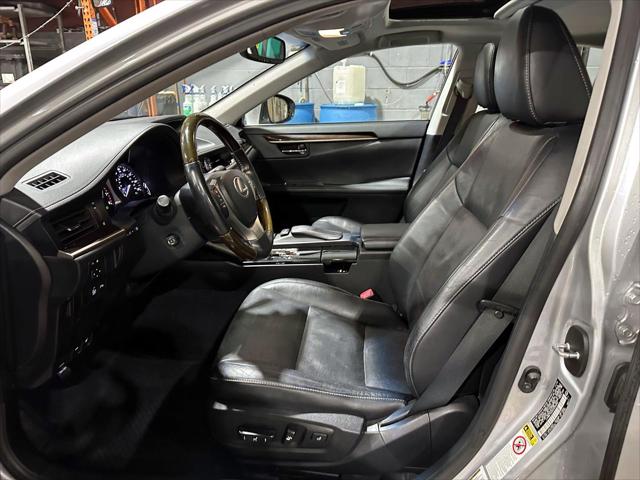 2013 Lexus ES 350 4dr Sdn [9]