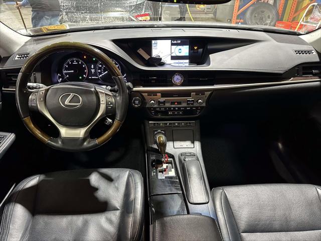 2013 Lexus ES 350 4dr Sdn [11]
