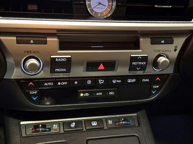 2013 Lexus ES 350 4dr Sdn [23]