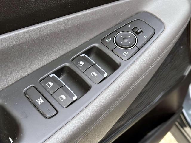 2020 Hyundai Santa Fe SE [17]