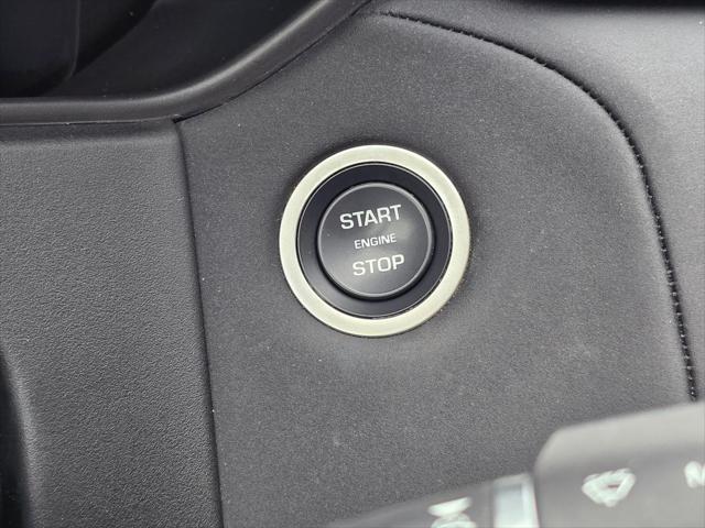 2025 Land Rover Range Rover Velar P250 Dynamic SE