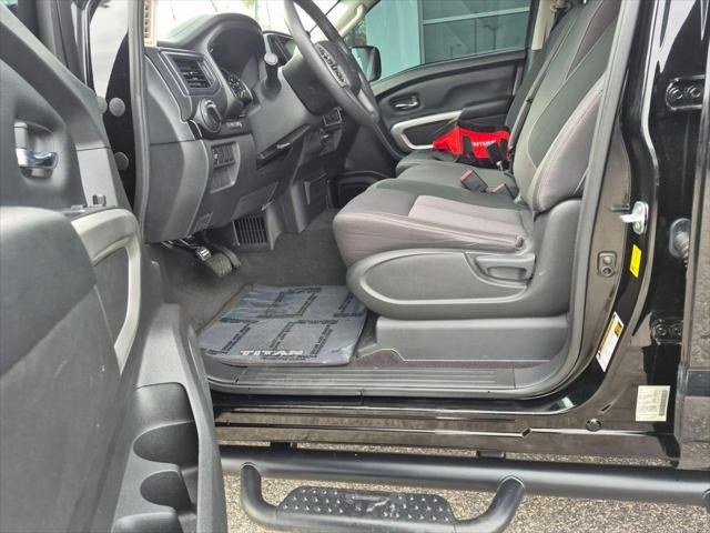 2022 Nissan TITAN Crew Cab SV 4x4