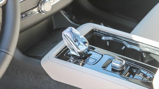 2026 Volvo XC90 Plus, B6 AWD Gas (mild hybrid), Gasoline, Bright, 7 Seats