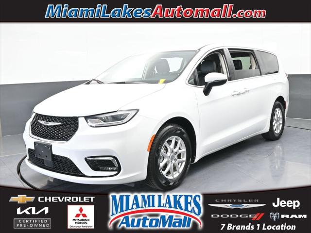 2023 Chrysler Pacifica Touring L for sale in Miami Lakes, FL