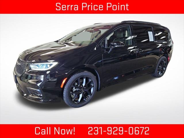 2025 Chrysler Pacifica Limited for sale in TRAVERSE CITY, MI