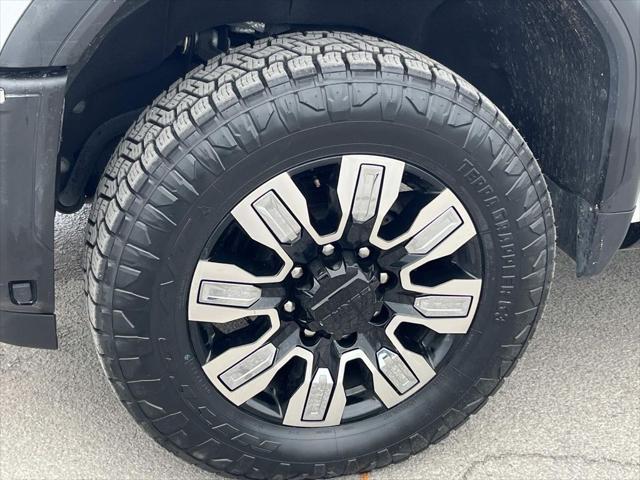 2024 GMC Sierra 2500HD 4WD Crew Cab Standard Bed Denali
