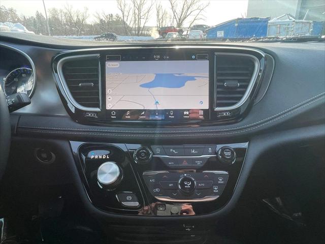 2026 Chrysler Pacifica Select AWD