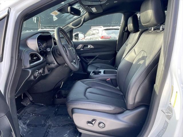 2026 Chrysler Pacifica Select AWD
