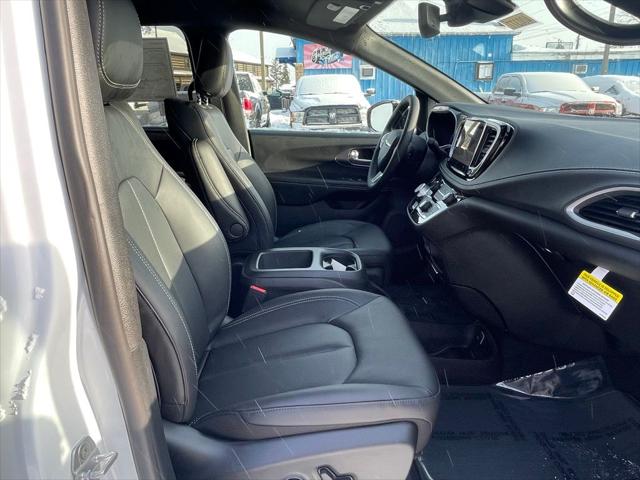 2026 Chrysler Pacifica Select AWD