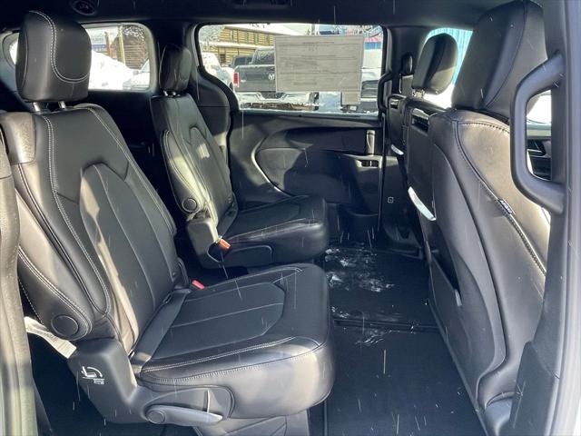 2026 Chrysler Pacifica Select AWD