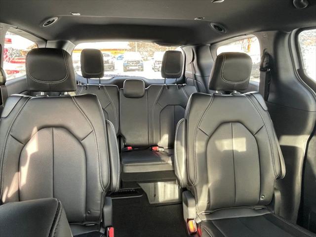 2026 Chrysler Pacifica Select AWD