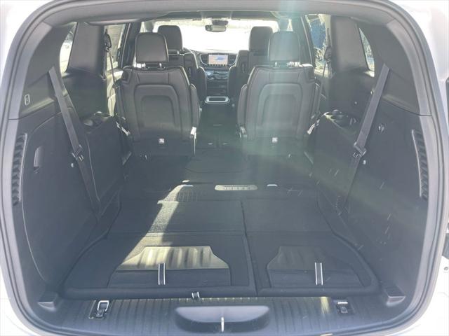 2026 Chrysler Pacifica Select AWD