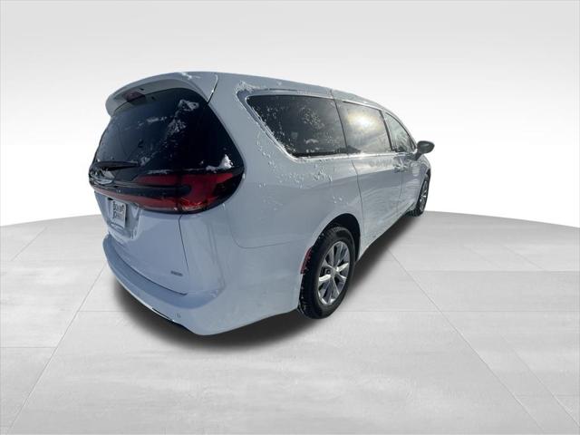 2026 Chrysler Pacifica Select AWD