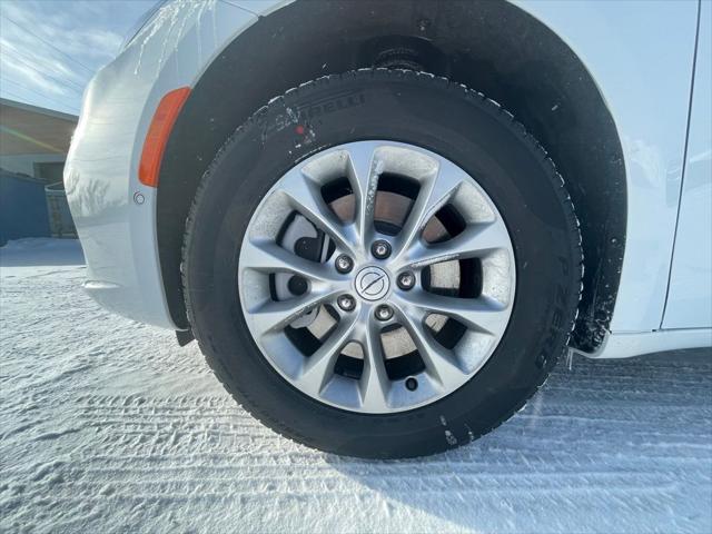 2026 Chrysler Pacifica Select AWD