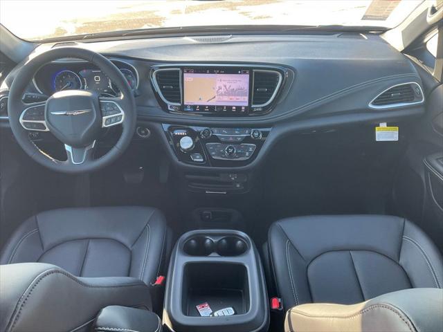 2026 Chrysler Pacifica Select AWD