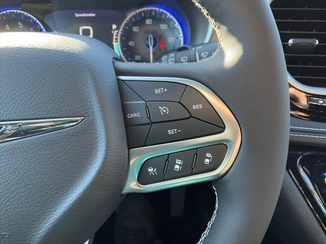 2026 Chrysler Pacifica Select AWD
