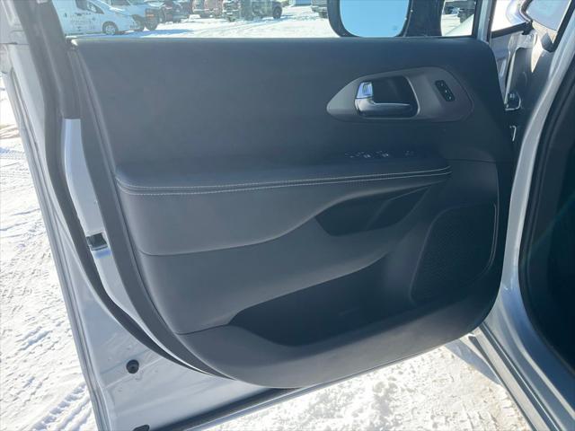 2026 Chrysler Pacifica Select AWD