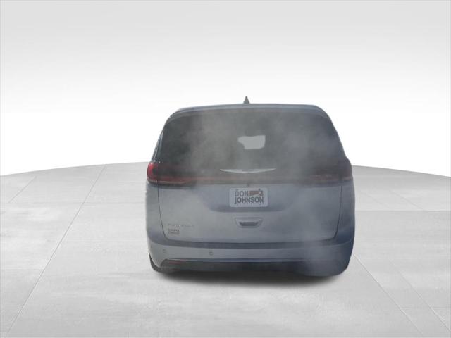 2026 Chrysler Pacifica Select AWD