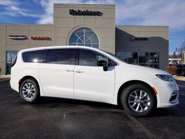 2026 Chrysler Pacifica Select AWD for sale in Cross Plains, WI