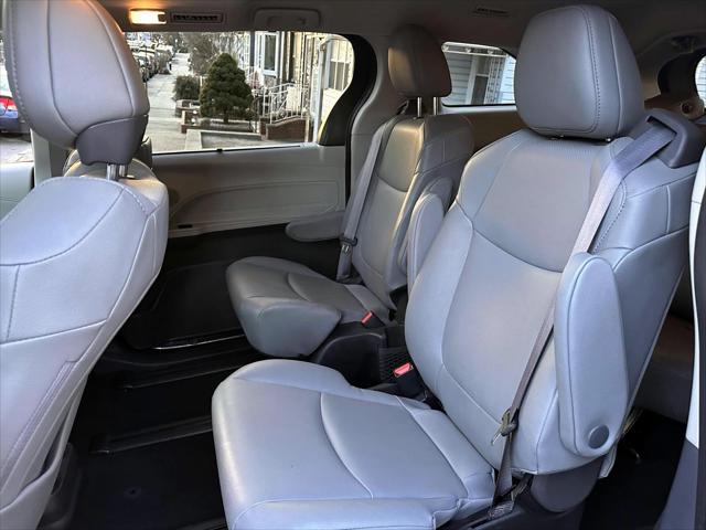 2024 Toyota Sienna XLE [12]