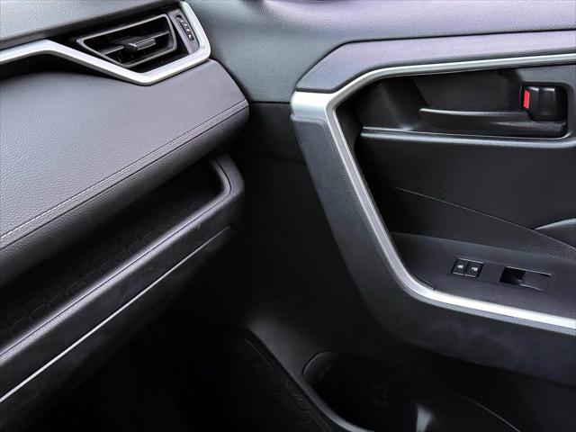 2023 Toyota RAV4 LE [21]